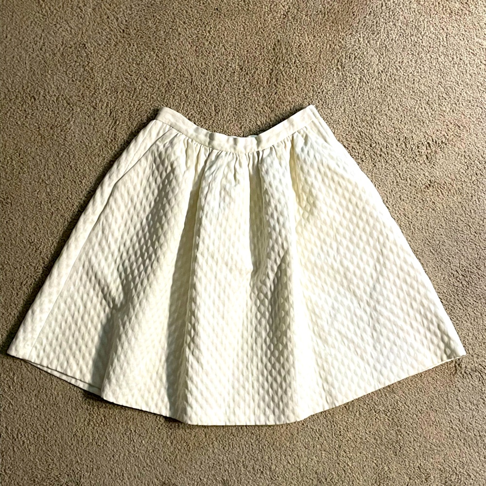 Size 6- Ivory color -textured skirt- like new